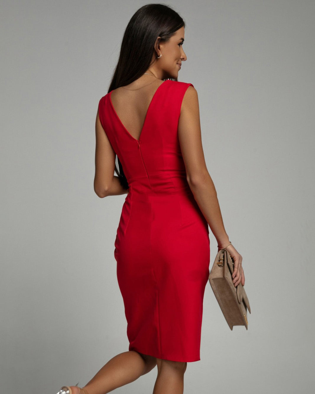 Fresia | Fitted dress with a V-neckline and slit
